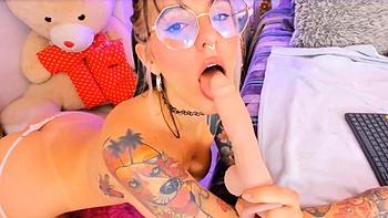 Hot Tattooed Babe Pleasures Herself in Bed