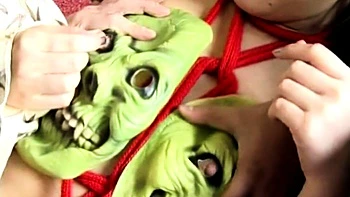 Hot Babe Fucked Threesome