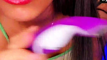 Joi virtual sensacional com cabelereira morena faz