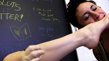 Two Lesbian Chicks Fuck with a Strap on