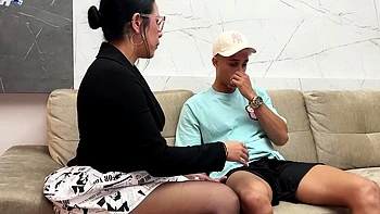 Colombian hooker Kylei Ellish gives imperious oral pleasure