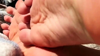 SnowPrincess aka snowpriness OnlyFans - Wonder how my soles