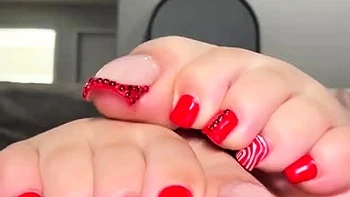 Amateur hottie solo masturbation