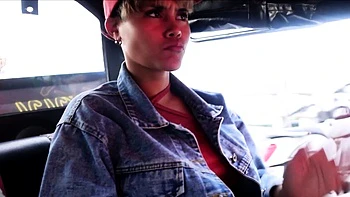 Curvy Thai MILF amateur gets picked up