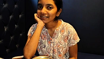 Telugu girl Sugandha Choppari showing her puku to her bf