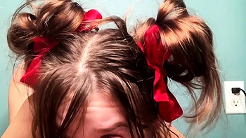 Teen blonde babe moist peach toy play and she loves it