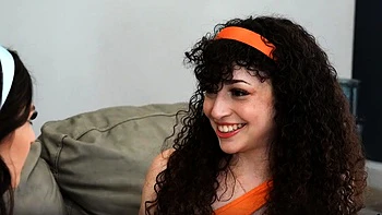 Sofie Reyez, Pixie Smalls- Emergency Daughter Swap