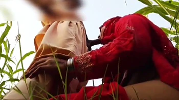 Kheton Mein Sex Kiya Badi Gand Ke Sath Do Barik Jungle Mein Kam Aadmi Xxx