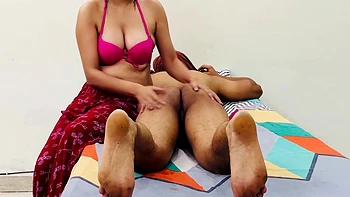 Sasur Ji Ne Bahu Ko Tel Maalish Ke Bahane Mein Kiya Sex