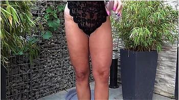 Anna Versailles In Sexy Cougar Oils Herself Up And Toys Her Pussy