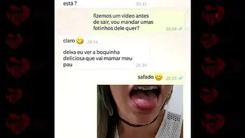 Corno não aguenta o tesão e tira a camisinha do comedor que enche o cu da sua esposa de porra | Cristina Almeida