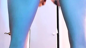 Close up MILF masturbation