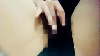 [amateur Video] Masturbation By Inserting My Hand Through The Gap In The Pants Even If I Put Up Wi