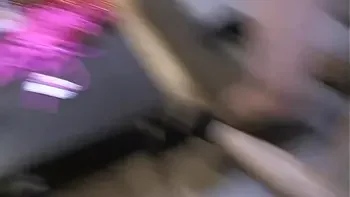 Tätowiertes Bimbo Doll erster Anal Fick !