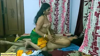 Indian hot Milf aunty vs hot teen!! Indian sex with hindi audio