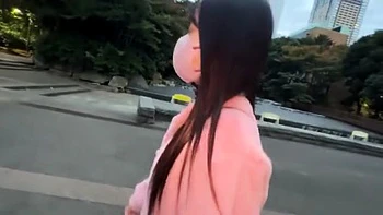 不機嫌美女が乳首愛撫やクンニで無反応、バイブ当てられ喘ぎ声漏れる