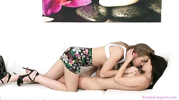 Astonishing lesbian sex play with hot models Kara and Delicious