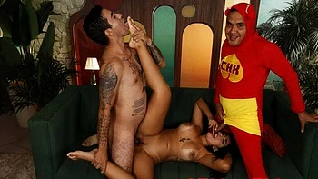 Sweet FFM on the green couch with a curvy girlfriend Lina Henao