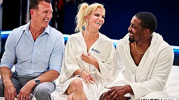 MILF with big boobs Tatiana Steele is enjoying hardcore sex