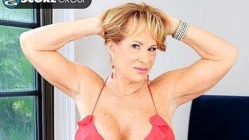 Big-boobed BBW lady Lana shows off her nice pink vagina