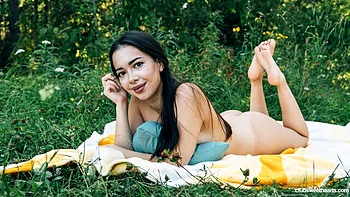 Outdoor masturbation session with a long-legged brunette Siolo Smith