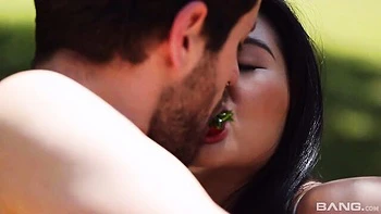 FMM outdoor passionate fuck with a young girlfriend Katana