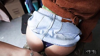 Cynthia Li opens her hairy pussy for a horny as hell Venus Rivers