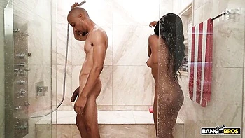 Ebony goddess Dwayne Foxxx banged by truly massive wiener