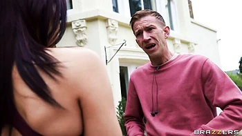 Slutty hottie Lola Bellucci gets impaled by pretty huge cock