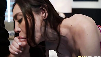 Slutty hottie with round ass Catherine Knight loves dick-riding