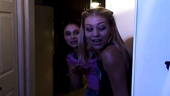 Smiling Courtney and Dwayne's sucking cock sex