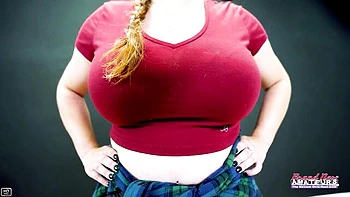 Inveigling girlfriend's curvy sex