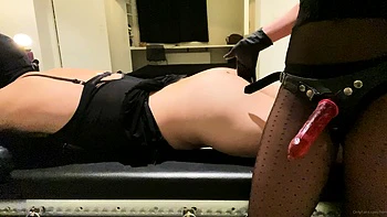 Watch Emily amateur MILF 24h from her house