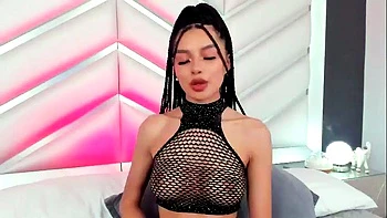 Masturbating solo babe loves her toys