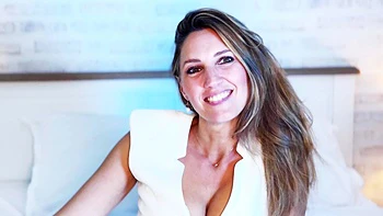 Penelope Chic, 39, tries the unspeakable... - Jacquie et Michel TV