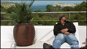 Jennifer Love Shows up and Makes a Complete Stranger Cum - Private Porn Sex Videos