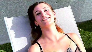 Sylvia's body makes her coach crack... - Jacquie et Michel TV