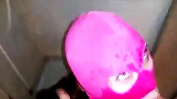 Att suga brst i duschen