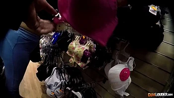 Miss O en el mall: Blowjob, Doggy  Cowgirl Porn