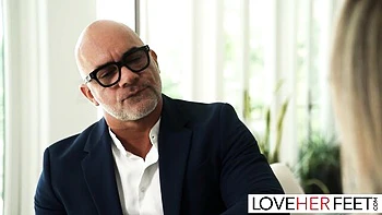 Watch hottie Linda Lan's dirt