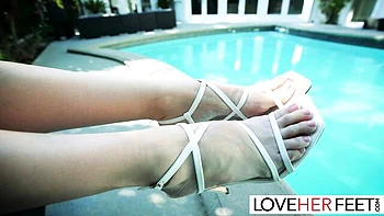 Conquering Little Puck's solo female video