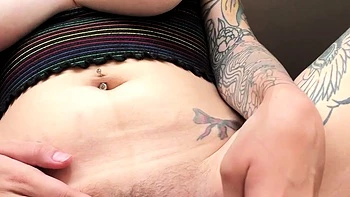 Boner inducing redhead cam milf fingers her ass