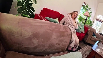 Stepmom Spreads For A Creampie