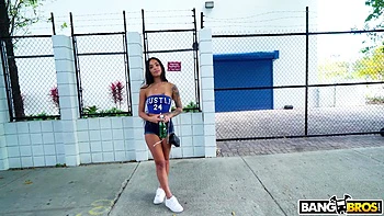 Colombian Baddie Fucks For Cash