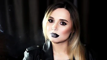 Young amateur teen in solo masturbation getting kinky