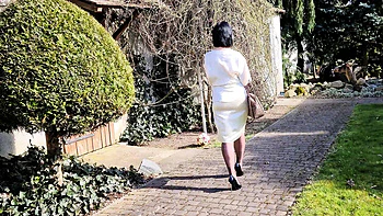 Amateur MILF Wanilianna Teasing in Garden with Sex Toy and Stockings