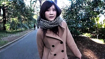 amateur asian gives a blowjob