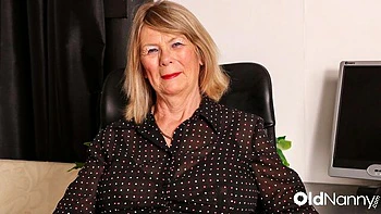 Female's posing smut by EuropeMature