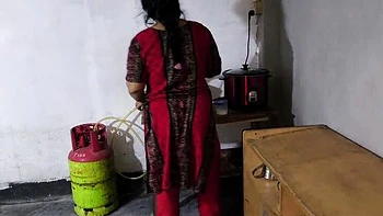 Desi Aunty Anal Fuck in Kitchen - Bangladeshi Step Mom Doggy Style HD