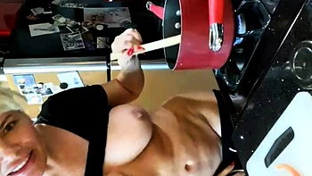 amateur blonde solo webcam